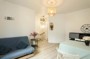 Appartement au centre ville avec mini jardin charmante
